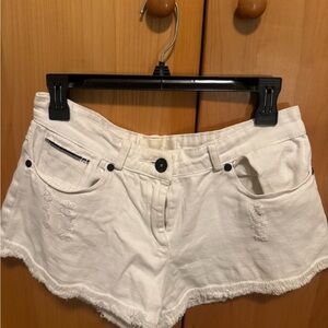 Chic White Frayed Hem Jean Shorts